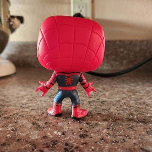 Spider-Man Funko 2017 bobblehead marvel avengers action figurine collectible - Picture 3 of 5